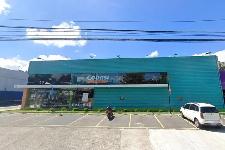 Em nota, a companhia comenta que as duas lojas em Porto Alegre precisaram ser evacuadas de forma emergencial seguindo as orientações das autoridades (Google/Divulgação)