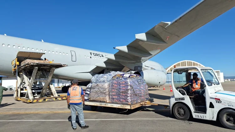 Transporte de ração da Petlove pela Força Aérea Brasileira (Petlove/Divulgação)