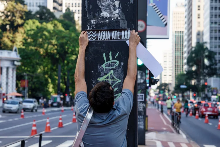 Ação do coletivo 'Água Até Aqui' na Avenida Paulista, em São Paulo (Daniel Pinheiro)