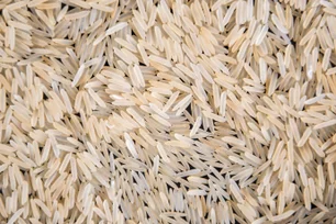 Imagem referente à matéria: Governo vai subsidiar arroz importado por causa da chuva no RS. Saco de 5kg não passará de R$ 20