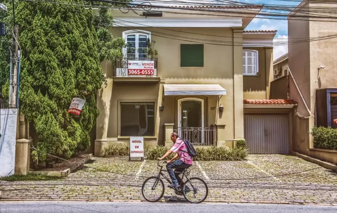 Minha mãe deixou uma casa em meu nome. Meus irmãos podem exigir venda do imóvel e divisão do valor?