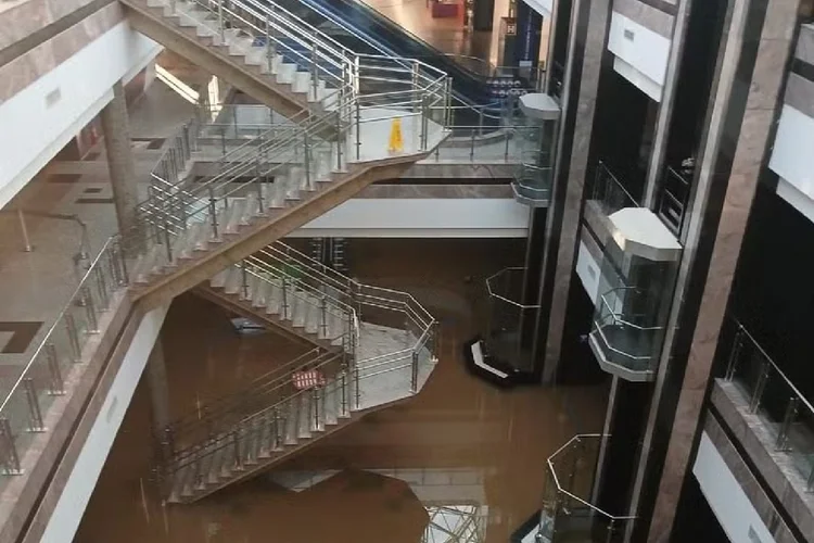 Chuvas no Rio Grande do Sul: Aeroporto Internacional Salgado Filho, em Porto Alegre, alagado com os temporais que atingem o Rio Grande do Sul (Redes Sociais/Reprodução)