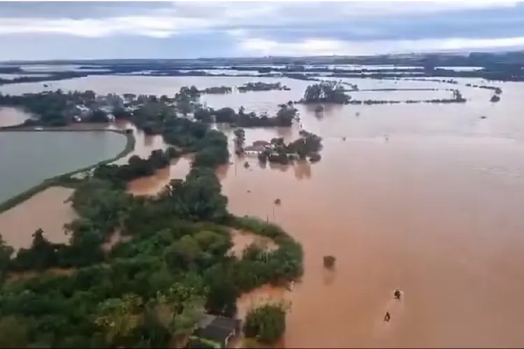 Enchente inundou a região de Santa Maria, no Rio Grande do Sul (Força Aérea Brasileira/Reprodução)