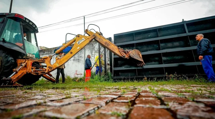 Enchentes no RS: cinco das 14 comportas do Cais Mauá foram fechadas na quinta-feira depois da volta das chuvas (Divulgação / Prefeitura de Porto Alegre)