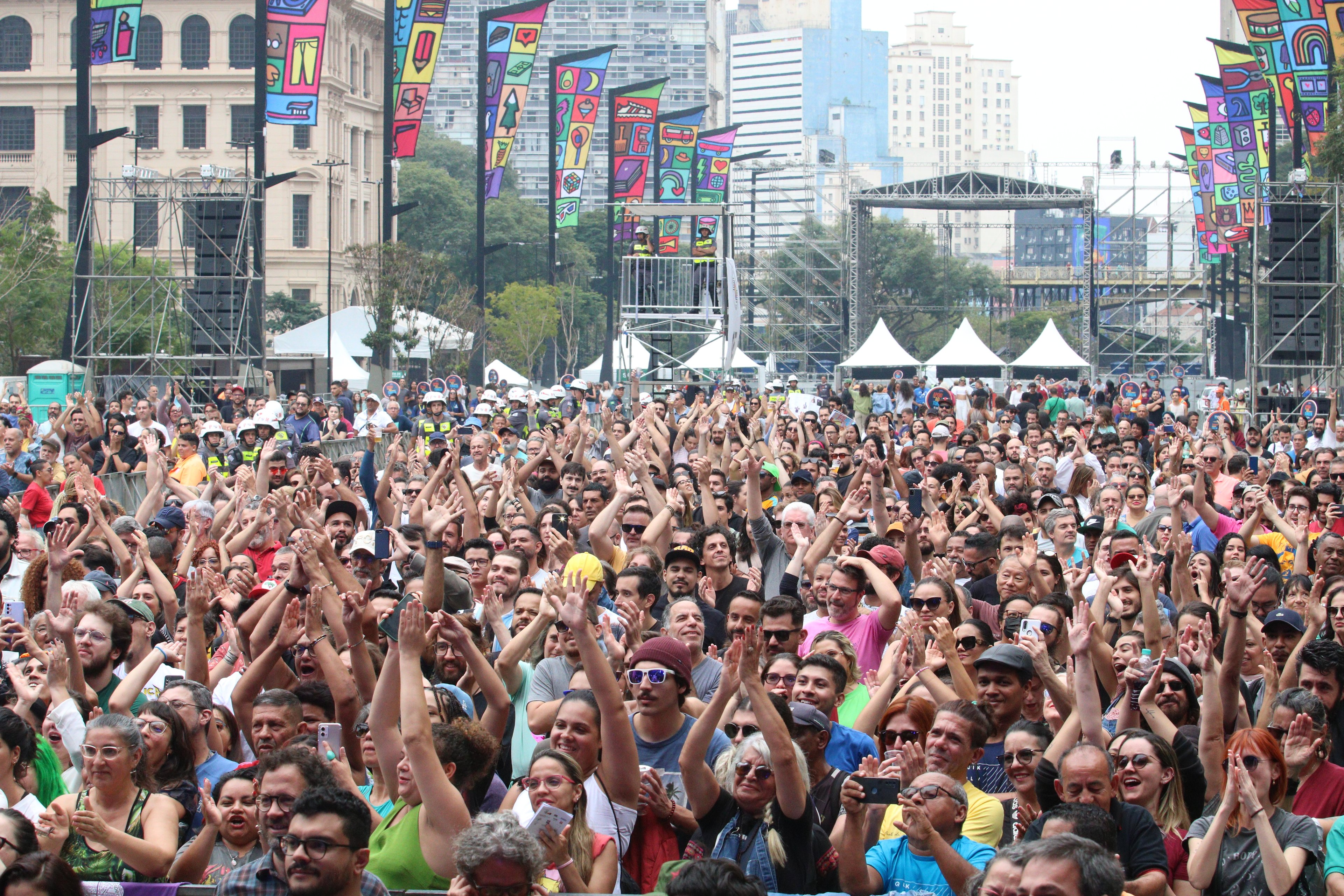 Virada Cultural de SP no centro: confira horário dos palcos e a programação completa