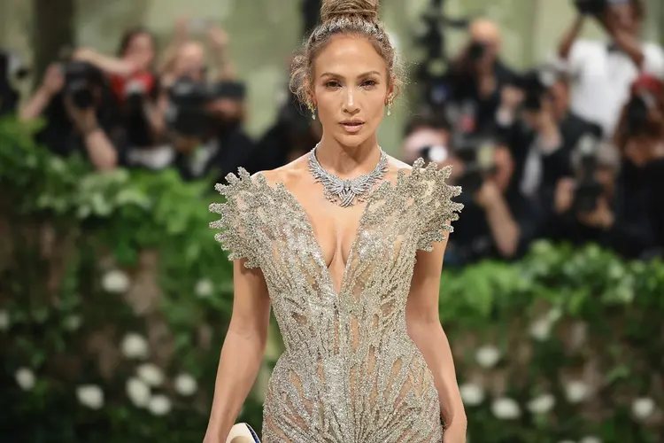 Jennifer Lopez completa 55 anos nesta quarta-feira (Dimitrios Kambouris/Getty Images)