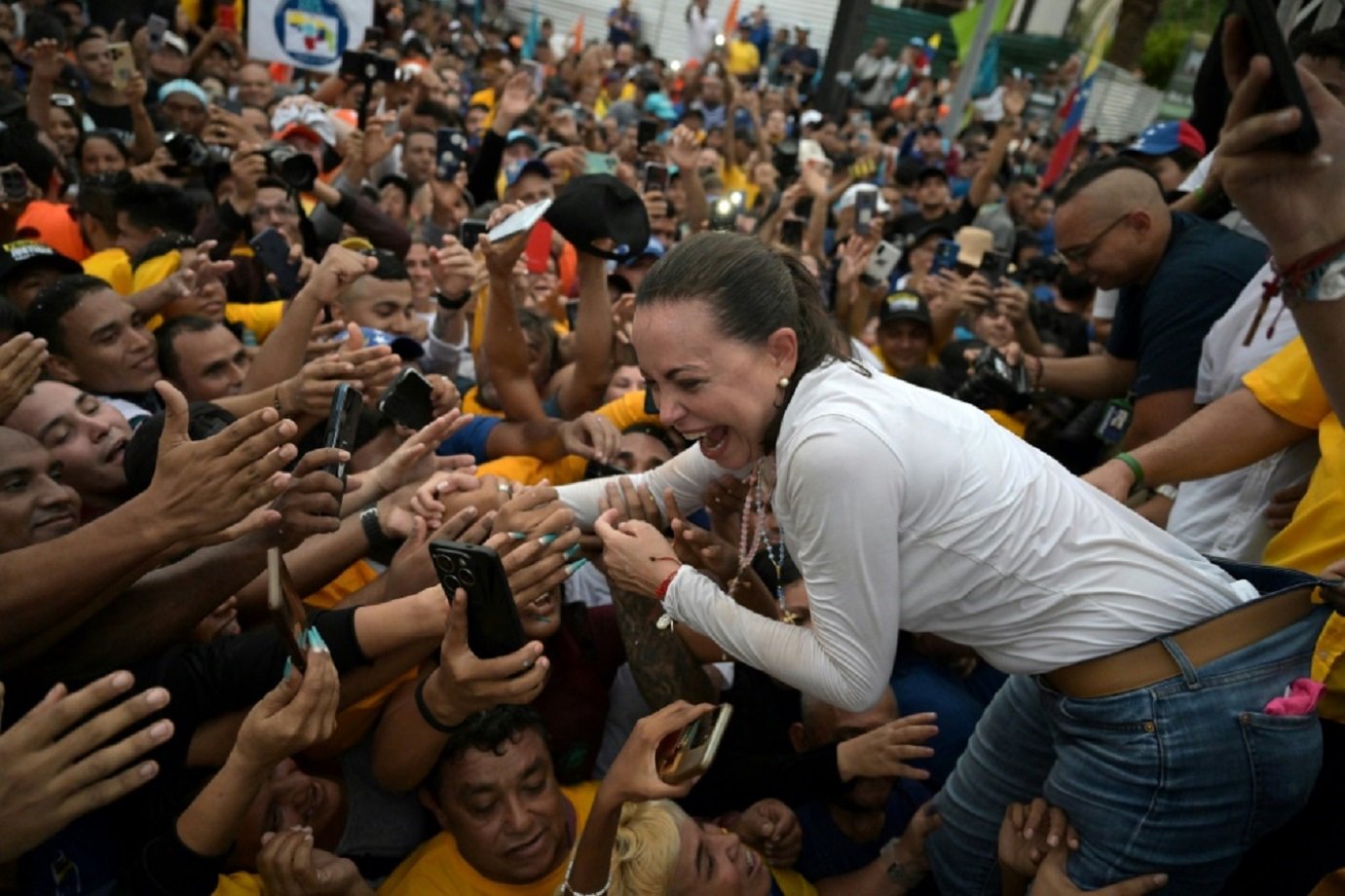 María Corina Machado durante comício em Maracaibo, Venezuela, em 2 de maio de 2024