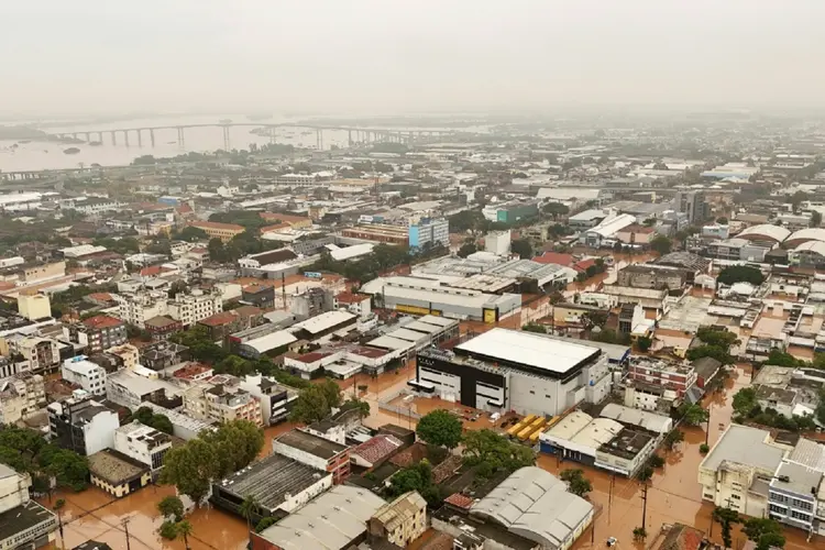 Vista aérea das ruas alagadas do bairro Navegantes, em Porto Alegre, em 4 de maio de 2024 (AFP/AFP)