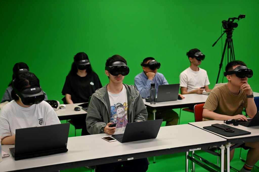 Professores gerados por inteligência artificial dão aulas em universidade de Hong Kong