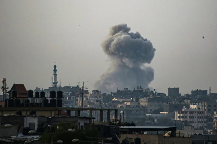 A comunidade internacional teme pela população civil em Rafah, onde se estima que 1,4 dos 2,4 milhões de habitantes de Gaza estavam aglomerados antes da operação.  (AFP/AFP)