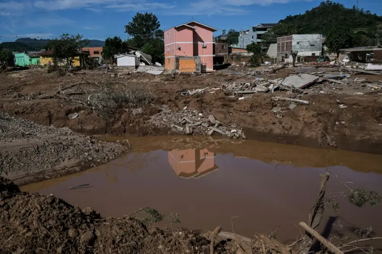 Enchentes no RS: Roca Sales, Rio Grande do Sul, em 15 de maio de 2024 (Nelson Almeida / AFP)