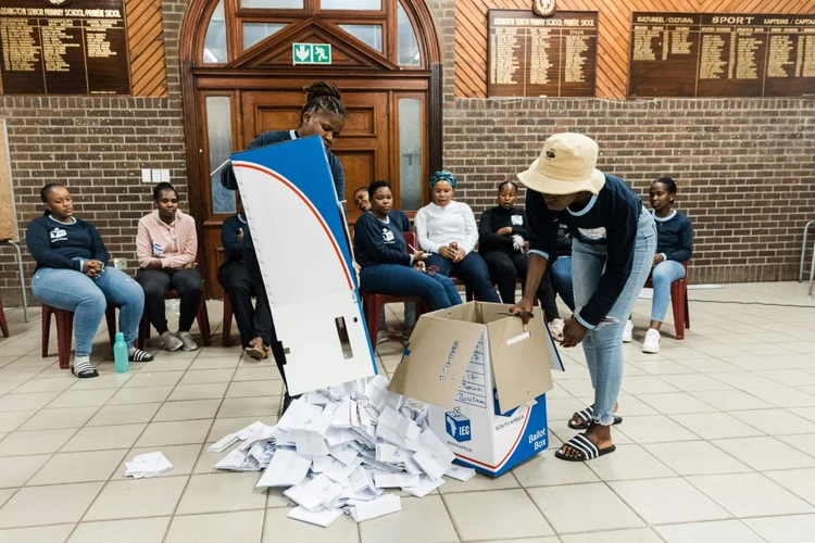 Eleições na África do Sul: contagem de votos em Durban. (AFP/AFP)