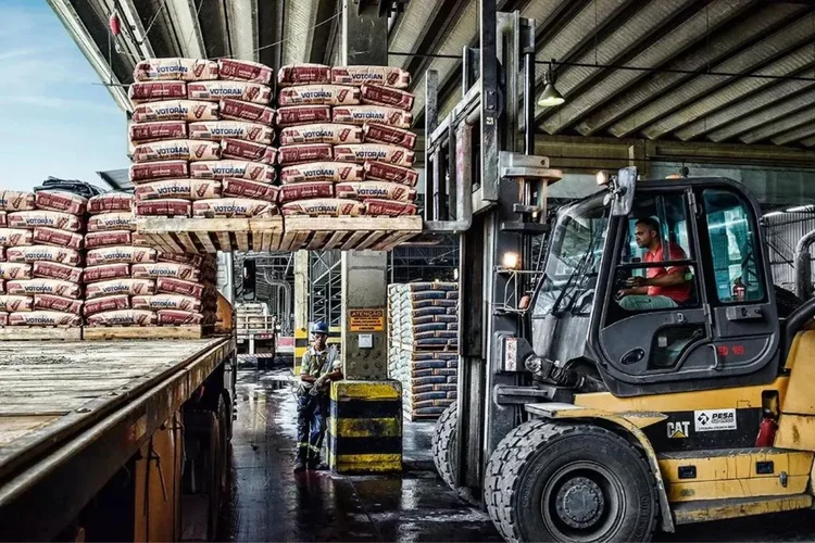 Votorantim Cimentos: Bom desempenho no mercado internacional, mas cenário competitivo mais intenso no Brasil (Germano Lüders/Exame)