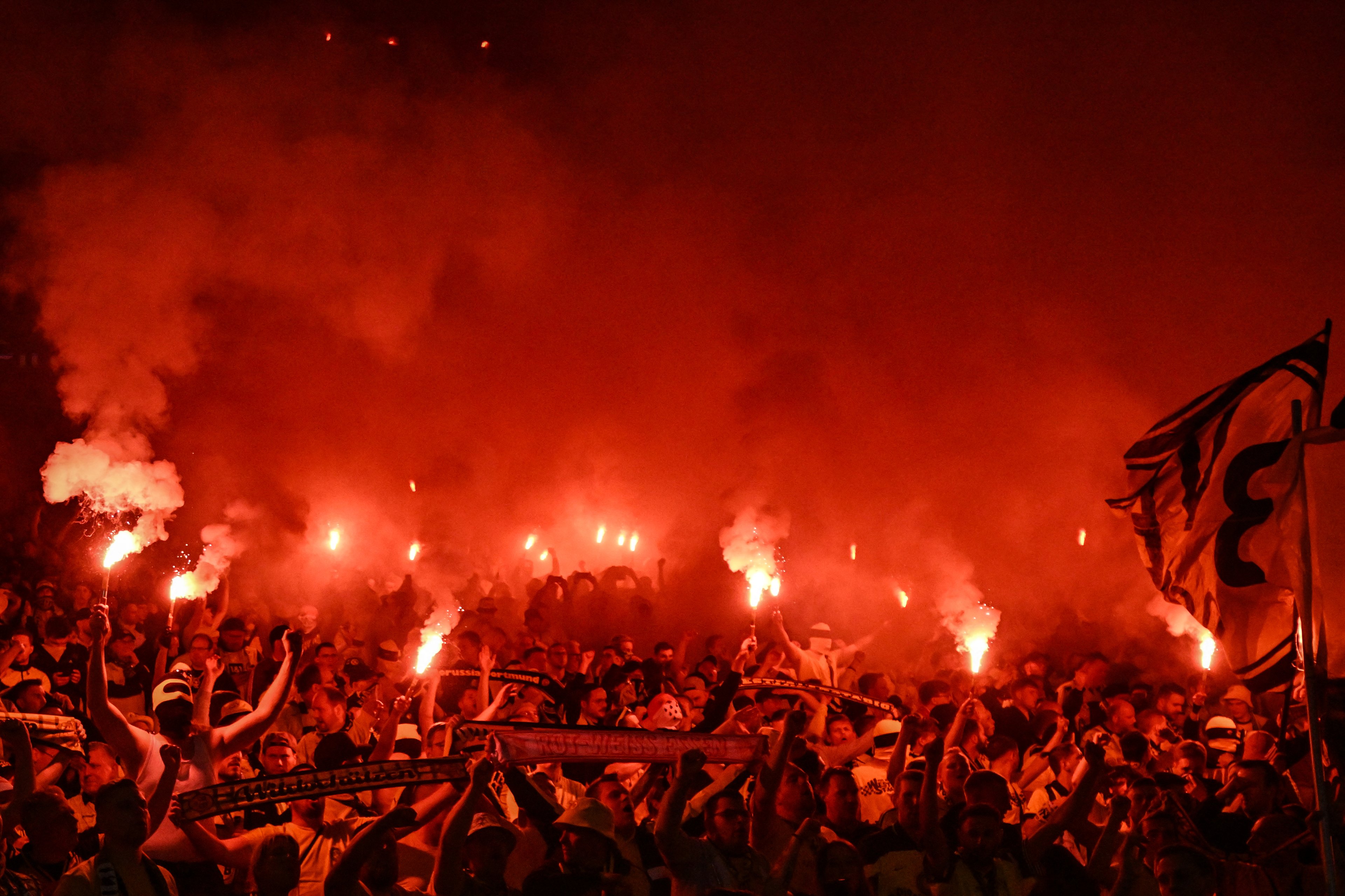 Torcida do Borussia no estádio da final da Champions, em Londres