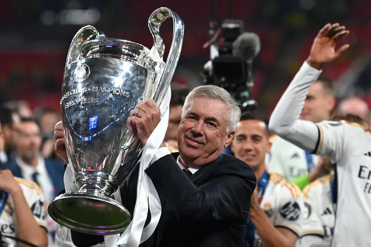 Carlo Ancelotti venceu 7 vezes a Liga dos Campeões da Europa. Cinco vezes como treinador e outras duas como jogador