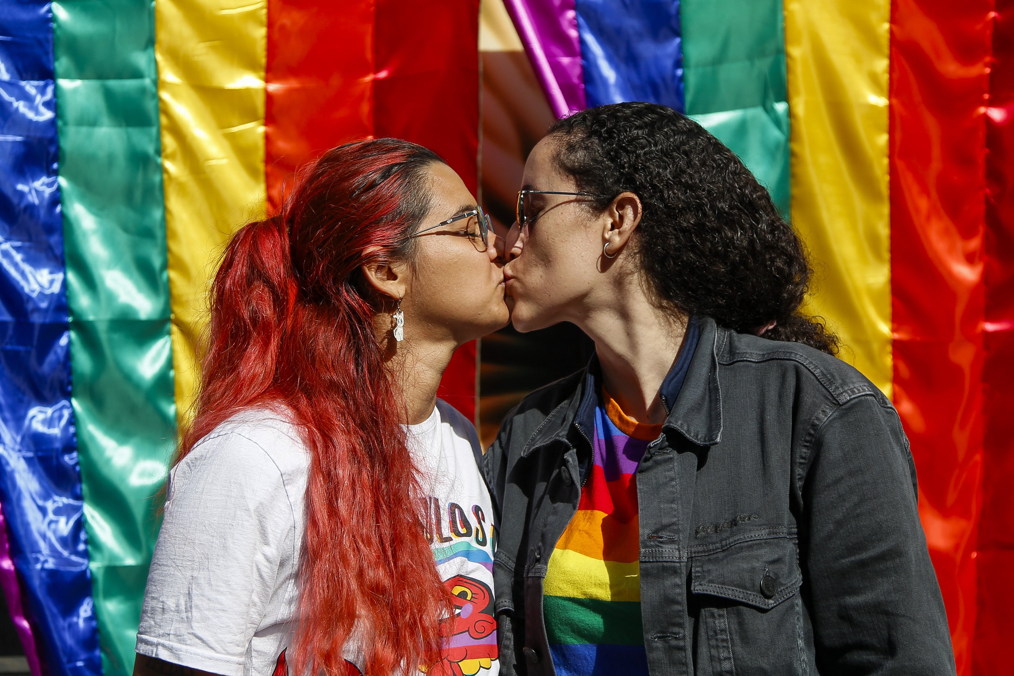Cores, beijos, alegria e música marcaram a Parada do Orgulho LGBT+ 2024