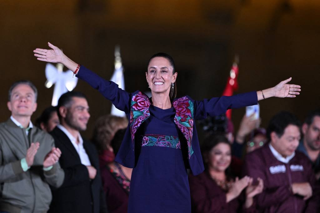 Claudia Sheinbaum recebe certificado de presidente do México e chama momento de 'dia histórico'