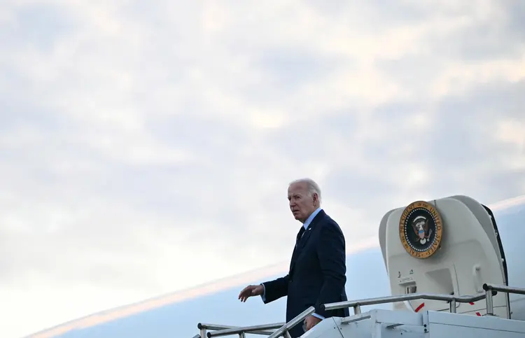 Joe Biden, presidente dos EUA, ao deixar o Air Force One (Mandel Ngan/AFP)