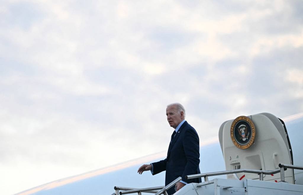 Biden endurece regras contra imigrantes e poderá fechar fronteira