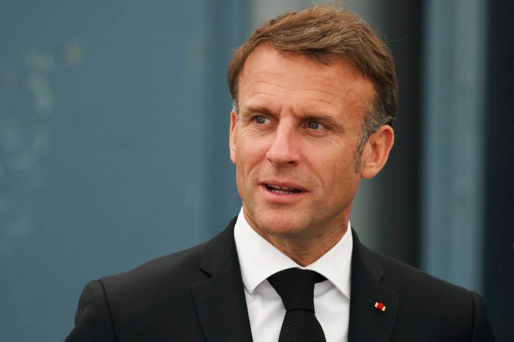 Eleição na França impõe derrota a Macron e força 'bloqueio' contra extrema direita