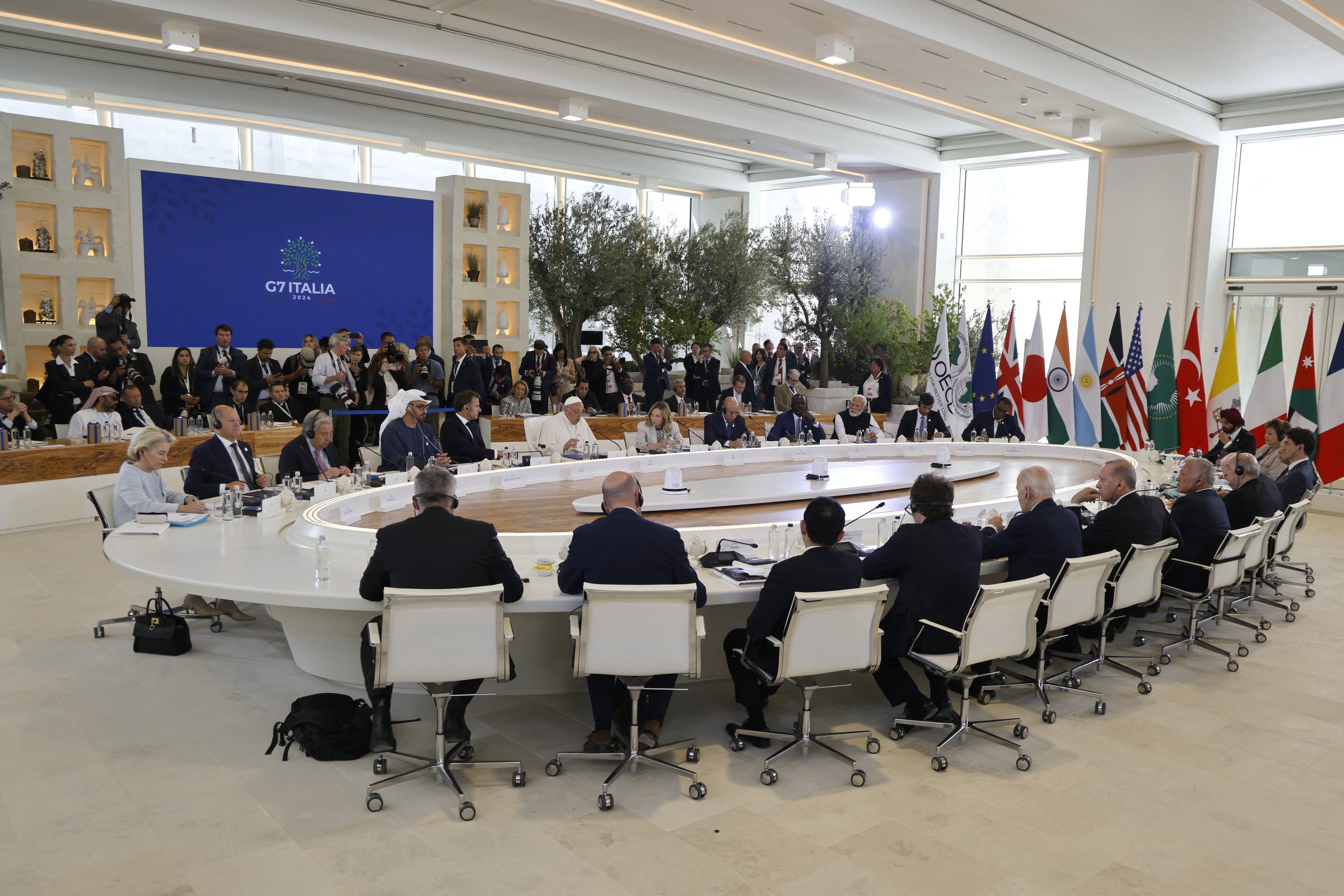 Reunião do G7 com líderes mundiais em Bari, Itália 