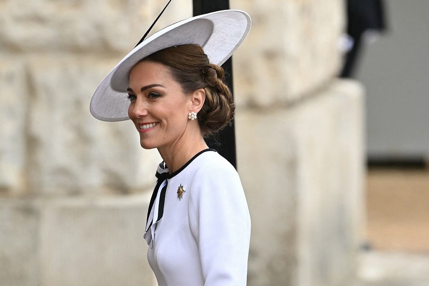 Kate Middleton realiza primeira aparição oficial