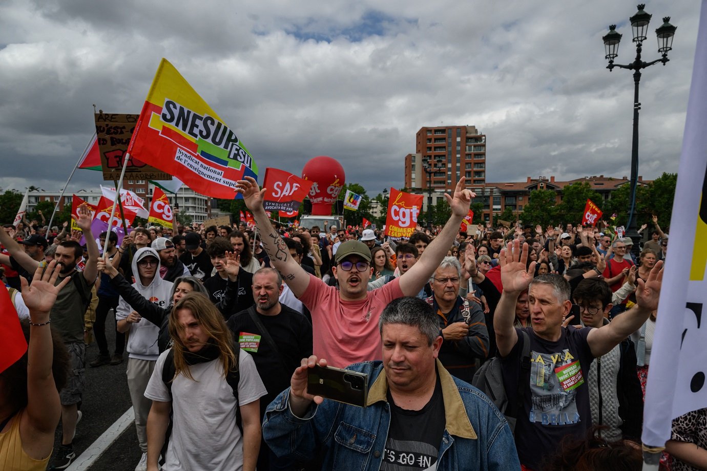People take part in an anti far-right rally after French president called legislative elections following far-right parties' significant gains in European Parliament elections, in Toulouse on June 15, 2024. Less than a week after the earthquake of the dissolution, opponents of the far-right are called by trade unions, associations and the left-wing coalition of the "Nouveau Front Populaire" to take to the streets across France. (Photo by Ed JONES / AFP)