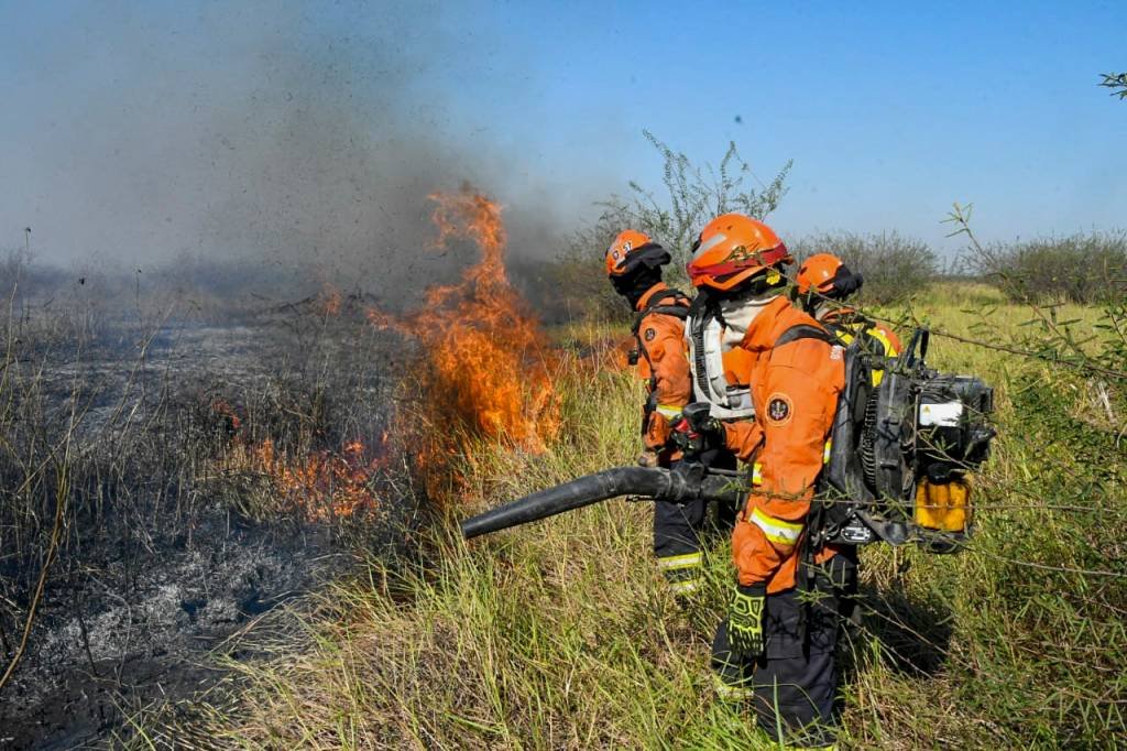 Imagem referente à notícia: Atingida pelas queimadas do Pantanal, Corumbá é a cidade que mais perdeu superfície de água em 2023