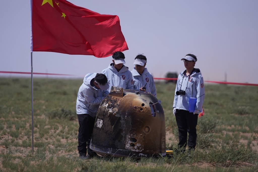 Sonda chinesa retorna à Terra com amostras do lado oculto da Lua