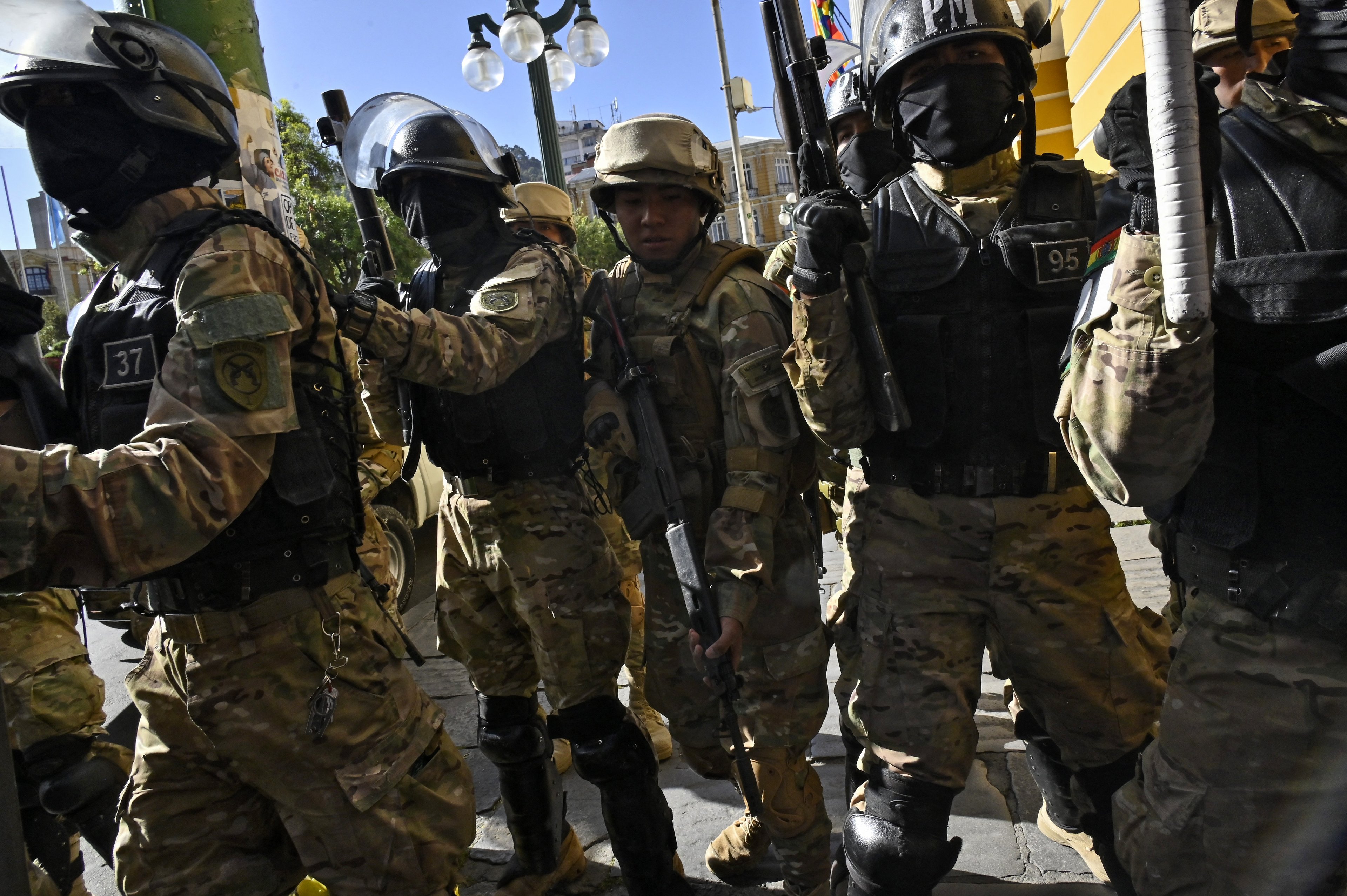 Military troops are deployed outside the Quemado Palace at the Plaza de Armas in La Paz on June 26, 2024. Bolivian President Luis Arce on Wednesday denounced the unauthorized gathering of soldiers and tanks outside government buildings in the capital La Paz, saying 