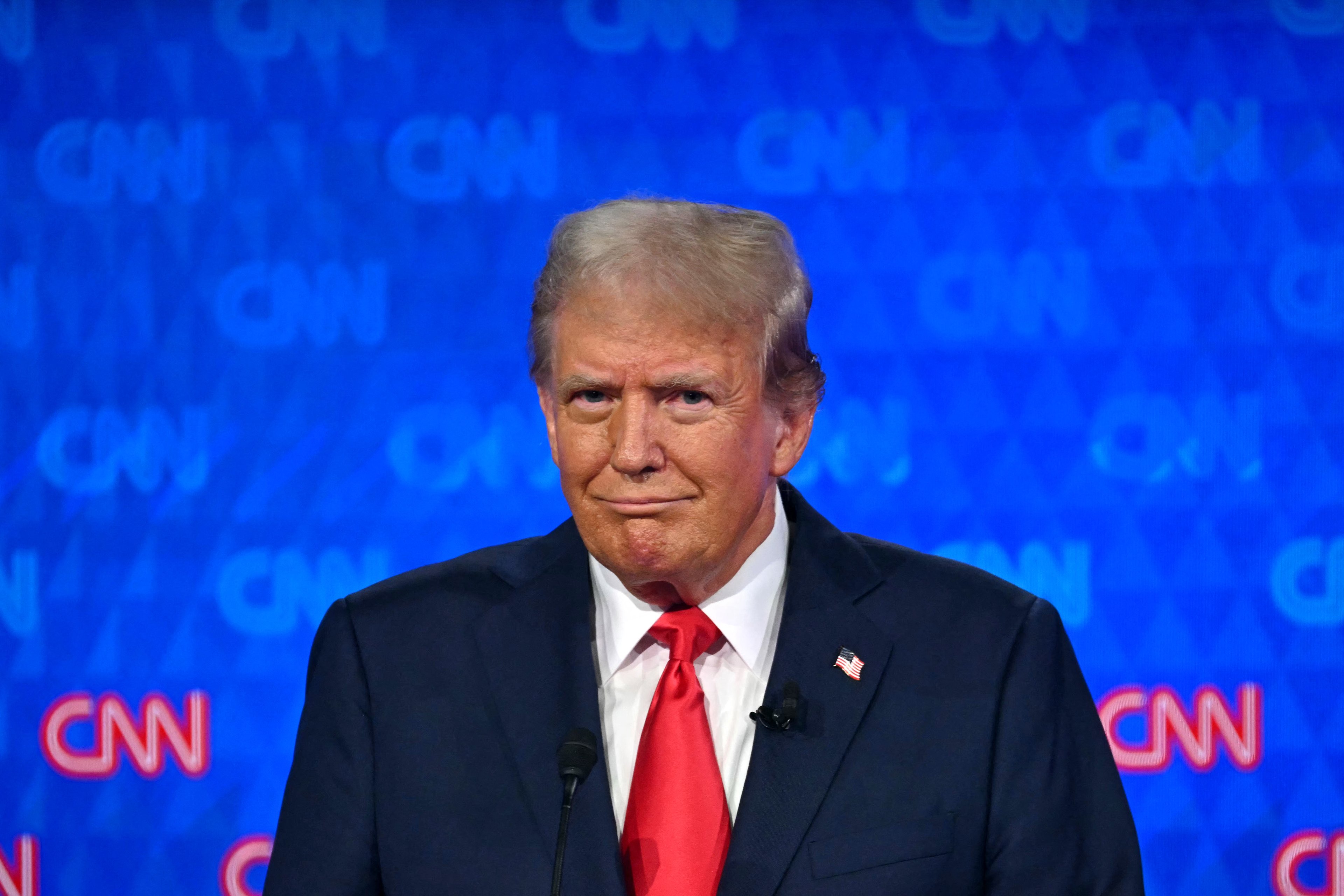 Trump consegue adiar sentença por condenação envolvendo suborno a ex-atriz pornô