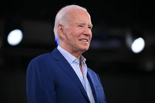 72% acham que Biden deve sair da disputa; democratas reforçam apoio ao presidente