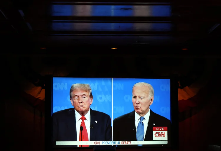 LOS ANGELES, CALIFORNIA - JUNE 27: The CNN presidential debate between U.S. President Joe Biden and Republican presidential candidate former President Donald Trump is shown at a debate watch party at The Continental Club on June 27, 2024 in Los Angeles, California. Biden and Trump are facing off in the first presidential debate of the 2024 presidential cycle.   Mario Tama/Getty Images/AFP (Photo by MARIO TAMA / GETTY IMAGES NORTH AMERICA / Getty Images via AFP)