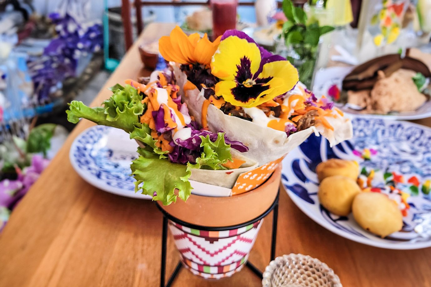 Wrapbuquê é servido em um vaso de flor