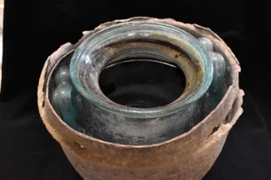 Vinho 'mais antigo do mundo' é encontrado em forma líquida após 2 mil anos