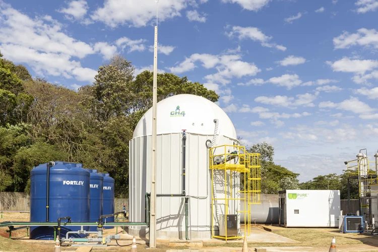 Unidade de produção de petróleo sintético em Itaipu (Divulgação)