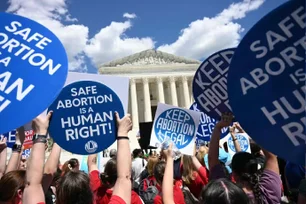Imagem referente à matéria: Suprema Corte dos EUA permite que mulheres com saúde em risco tenham acesso ao aborto em Idaho