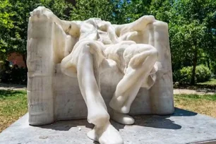 Imagem referente à matéria: Estátua de cera de Abraham Lincoln derrete no calor brutal de Washington, nos EUA