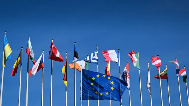 Bandeiras dos países da UE diante do Parlamento Europeu em Estrasburgo (AFP/AFP)