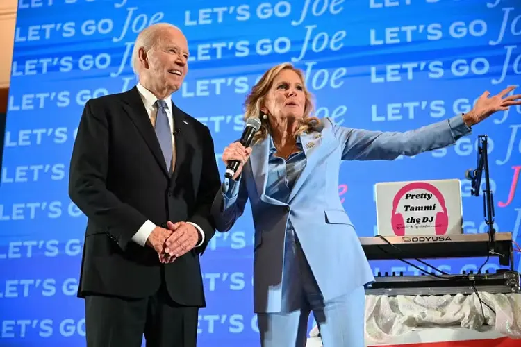 Joe Biden e Jill Biden em evento pós-debate, organizado pela campanha democrata em Atlanta  (Mandel Ngan/AFP)