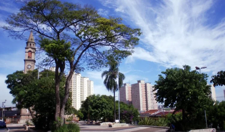 O bairro tem índices de segurança relativamente bons, com policiamento efetivo e ações comunitárias