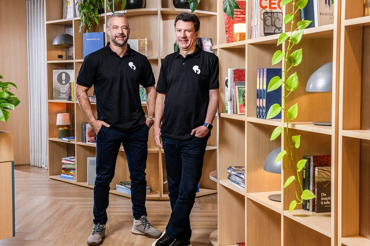Rafael Lunes e Rodrigo Meinberg, fundadores da Skeelo: “Queremos que a leitura seja acessível, onde e como o leitor preferir” (Germano Lüders/Exame)