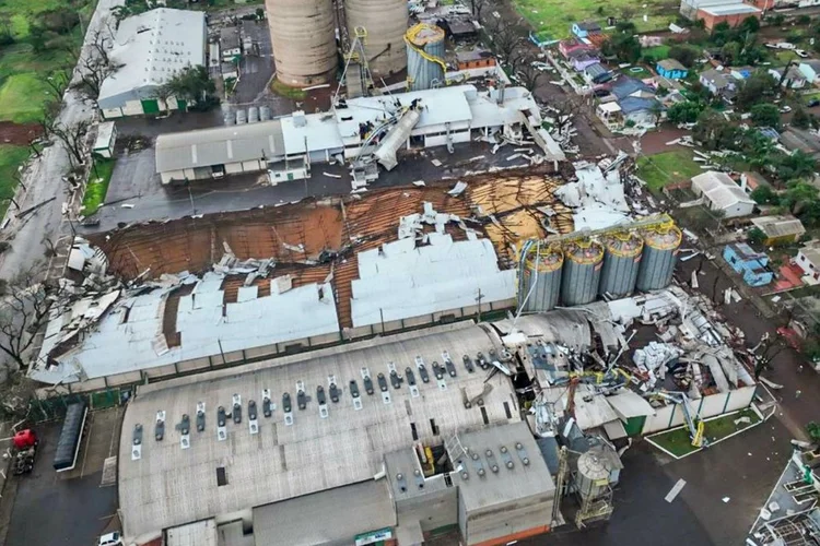 São Luiz Gonzaga (RS) - Fenômeno em município gaúcho foi classificado pela Defesa Civil como microexplosão, decorrente de intensa instabilidade climática  (Casa Civil RS/Divulgação)