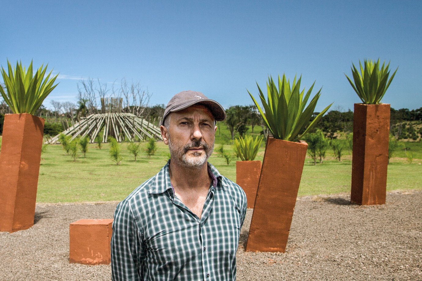 Humberto Campana volta à terra natal e cria galeria a céu aberto