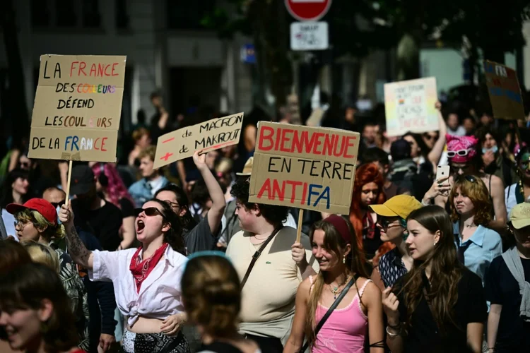 As eleições deste domingo, 30, são consideradas as mais importantes nas últimas décadas na França e tiveram a maior participação do eleitorado desde o início dos anos 1980 (AFP/AFP)