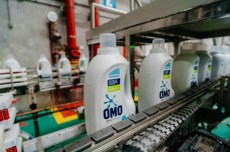 Unilever: marcas OMO, Cif e Brilhante têm embalagens com 100% de plástico reciclado (Unilever/Divulgação)