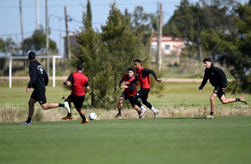 RB Bragantino x Vitória: onde assistir e horário pelo Brasileirão