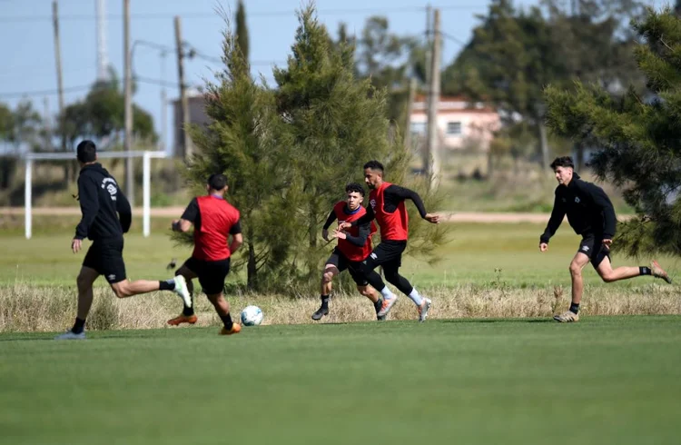 Futebol: veja horário do jogo de hoje pelo Brasileirão Série B (DANTE FERNANDEZ/AFP/Getty Images)