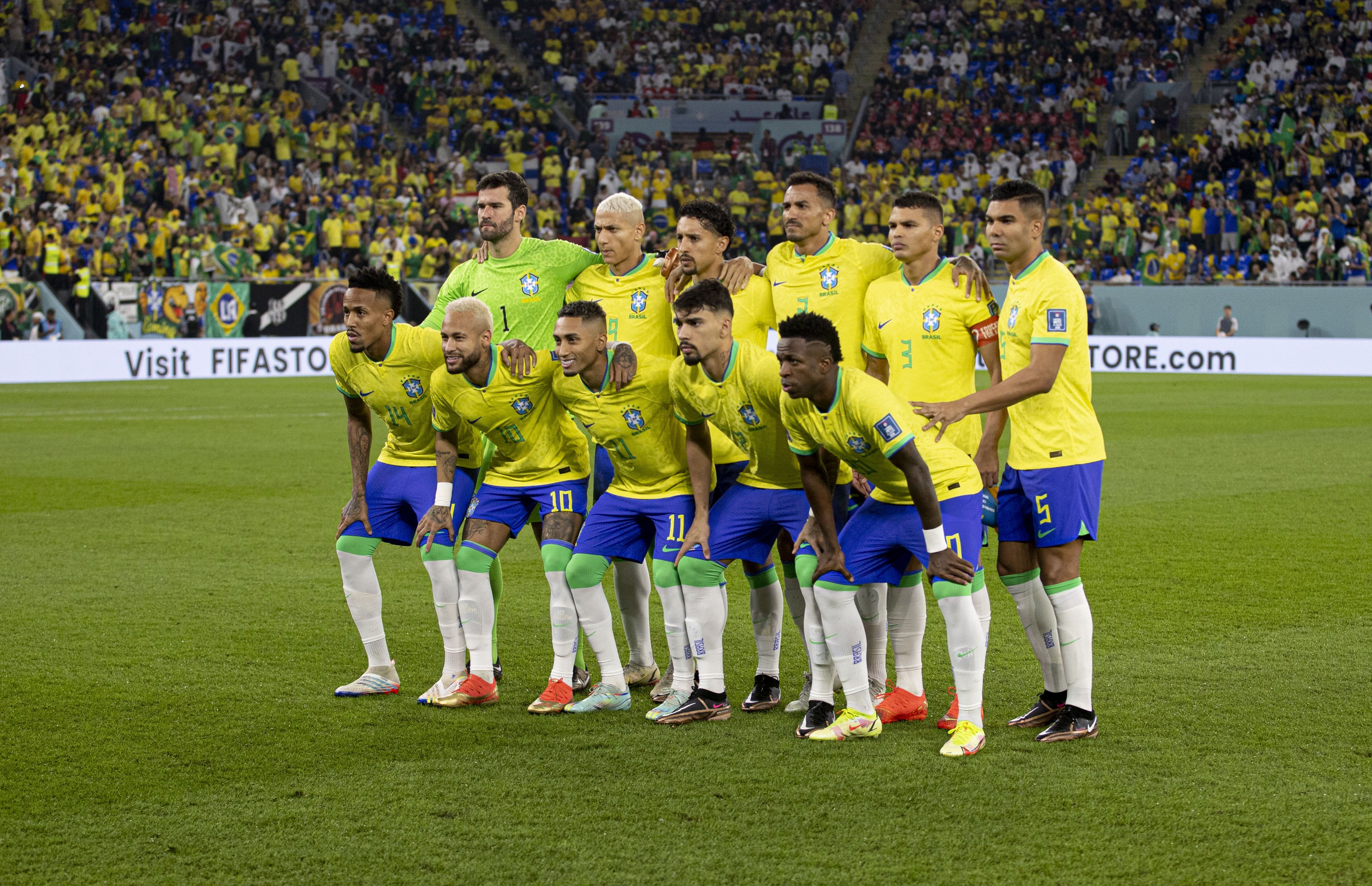 DOHA, QATAR - DECEMBER 05: Players of Brazil pose for a team photo ahead of the FIFA World Cup Qatar 2022 Round of 16 match between Brazil and South Korea at Stadium 974 on December 05, 2022 in Doha, Qatar. (Photo by Ercin Erturk/Anadolu Agency via Getty Images)
