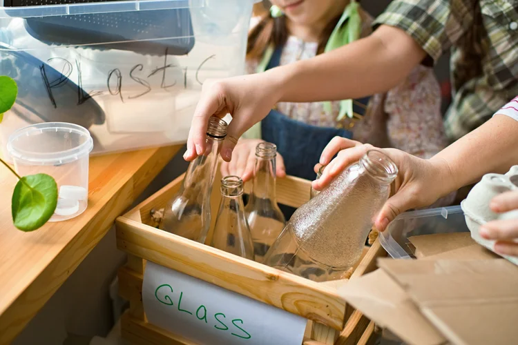 Consumo consciente: sustentabilidade é critério de escolha dos alimentos para maioria das pessoas, mas atenção deve se estender também às informações sobre a embalagem. (ArtMarie/Getty Images)